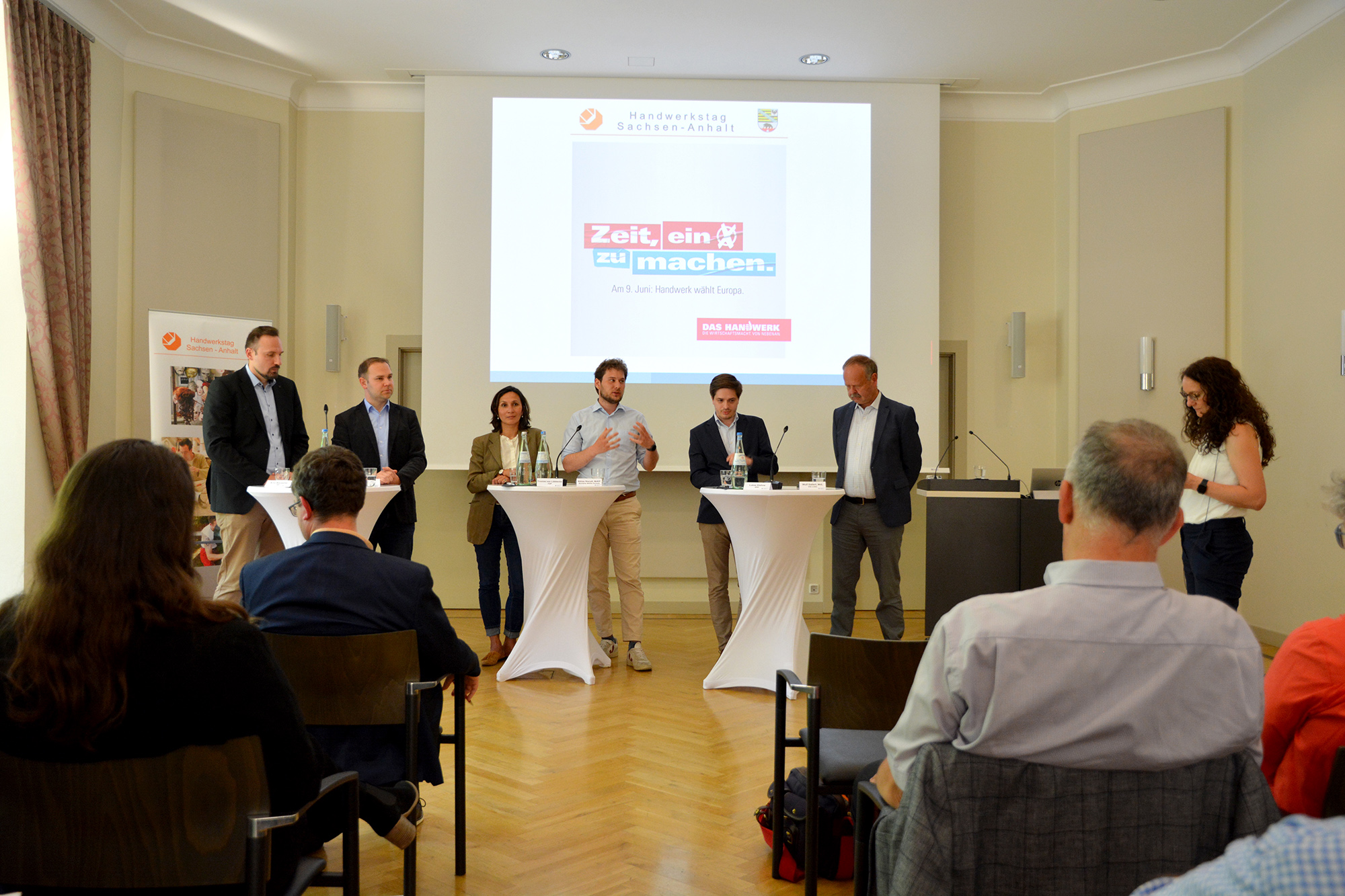 Das Podium des Europawahlforums. Foto: HWK Magdeburg