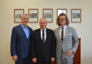 Geleitet und geführt wird der Handwerkstag von Uwe Runge und von den Vizepräsidenten Thomas Keindorf, Präsident der Handwerkskammer Halle, sowie Andreas Dieckmann, Präsident der Handwerkskammer Magdeburg.